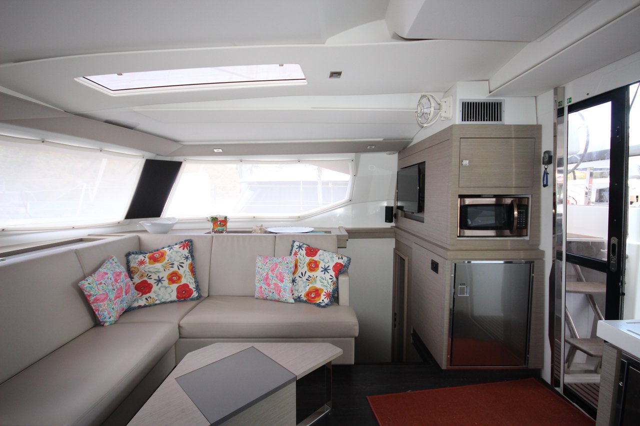 Fountaine Pajot Saona 47 - 5 cab. - Parrot Ice - 2019.