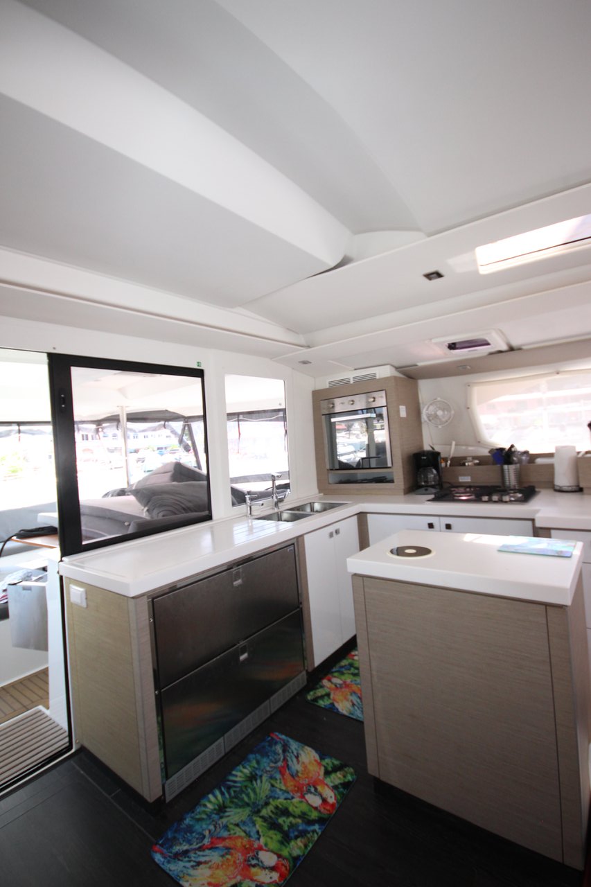 Fountaine Pajot Saona 47 - 5 cab. - Parrot Ice - 2019.