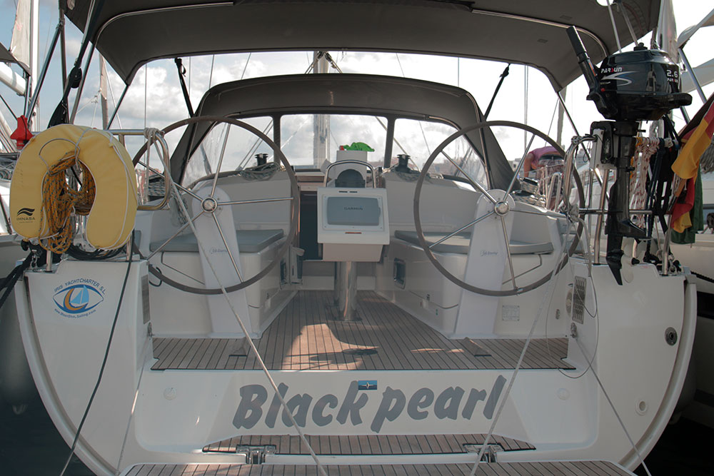 Bavaria Cruiser 37 - 3 cab. - Black Pearl