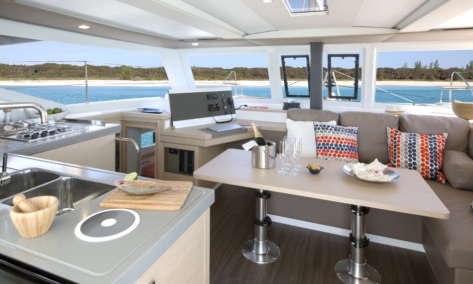 Fountaine Pajot Lucia 40 - Luce - 2017