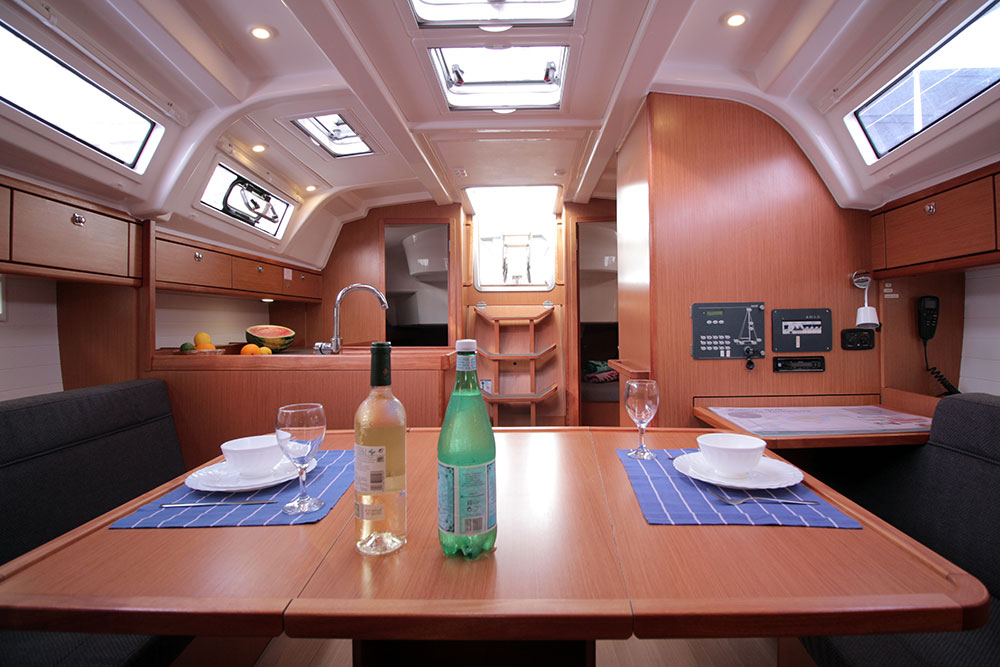 Bavaria Cruiser 37 - 3 cab. - Black Pearl