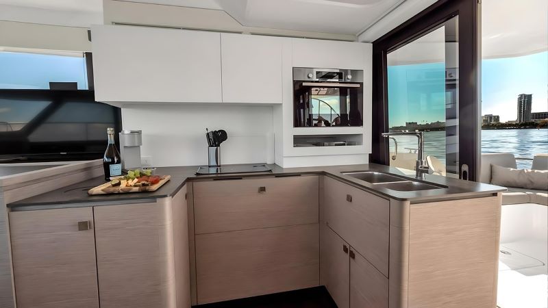 Fountaine Pajot MY5 - Red Lyon - 2022