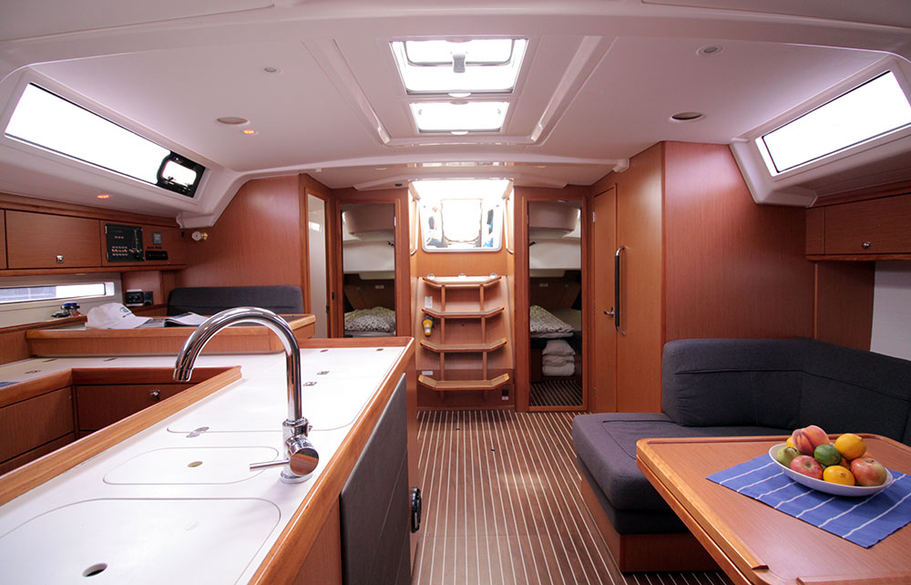 Bavaria Cruiser 56 - 5 + 1 cab. - Maximum - 2014