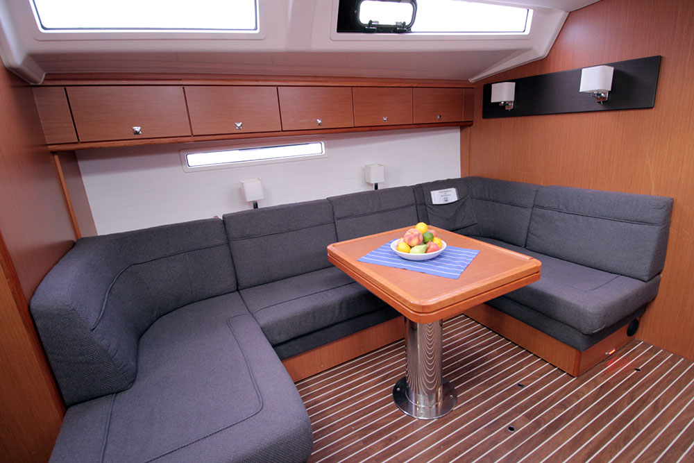 Bavaria Cruiser 56 - 5 + 1 cab. - Maximum - 2014