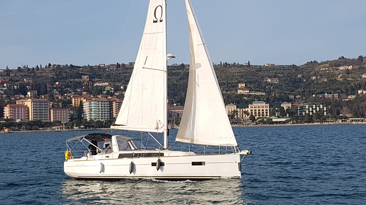 Oceanis 38 - 3 cab. - Omega - 2015