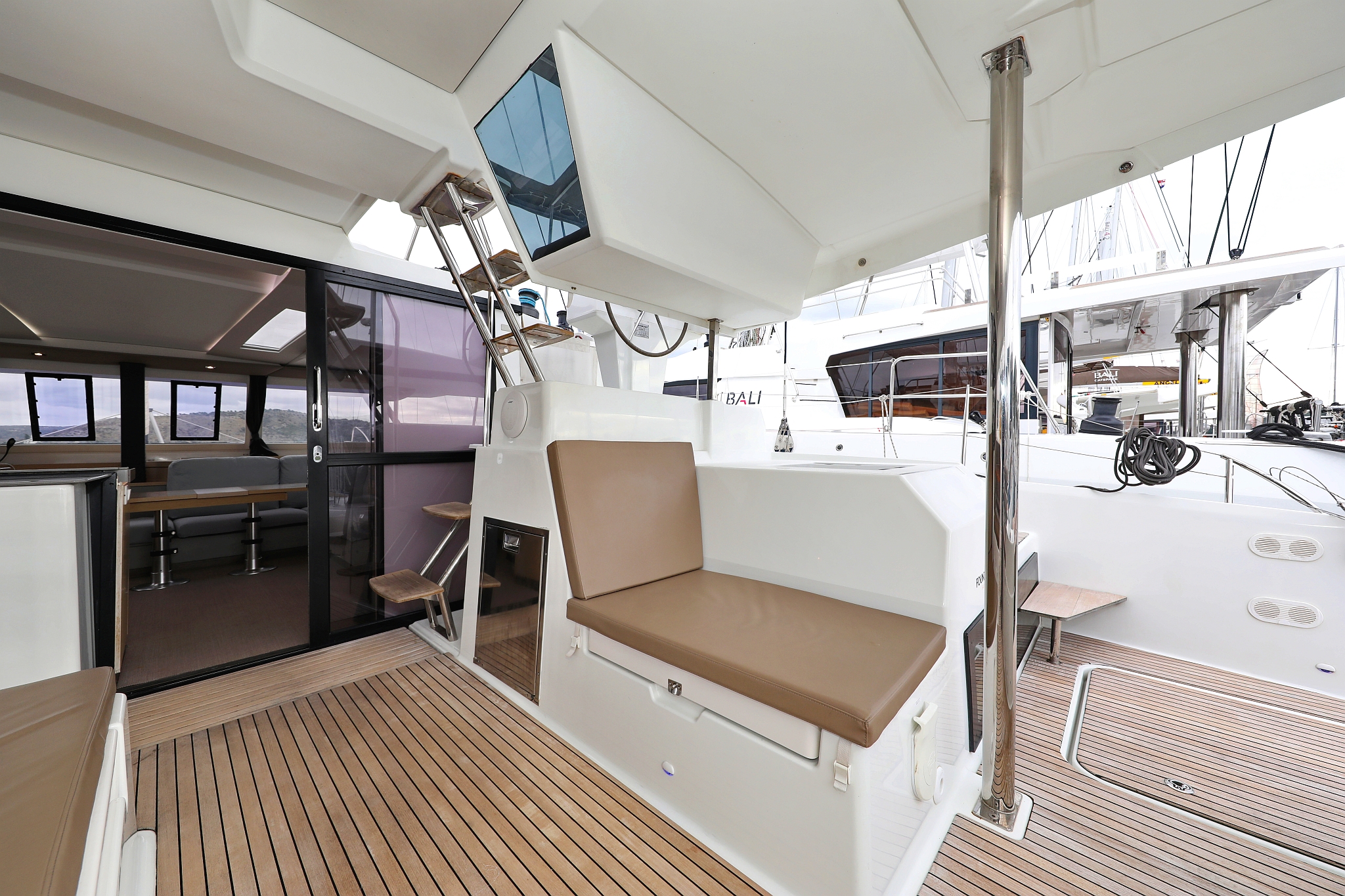 Fountaine Pajot Saona 47 Quintet - 5 + 1 cab. - Martin V - 2017