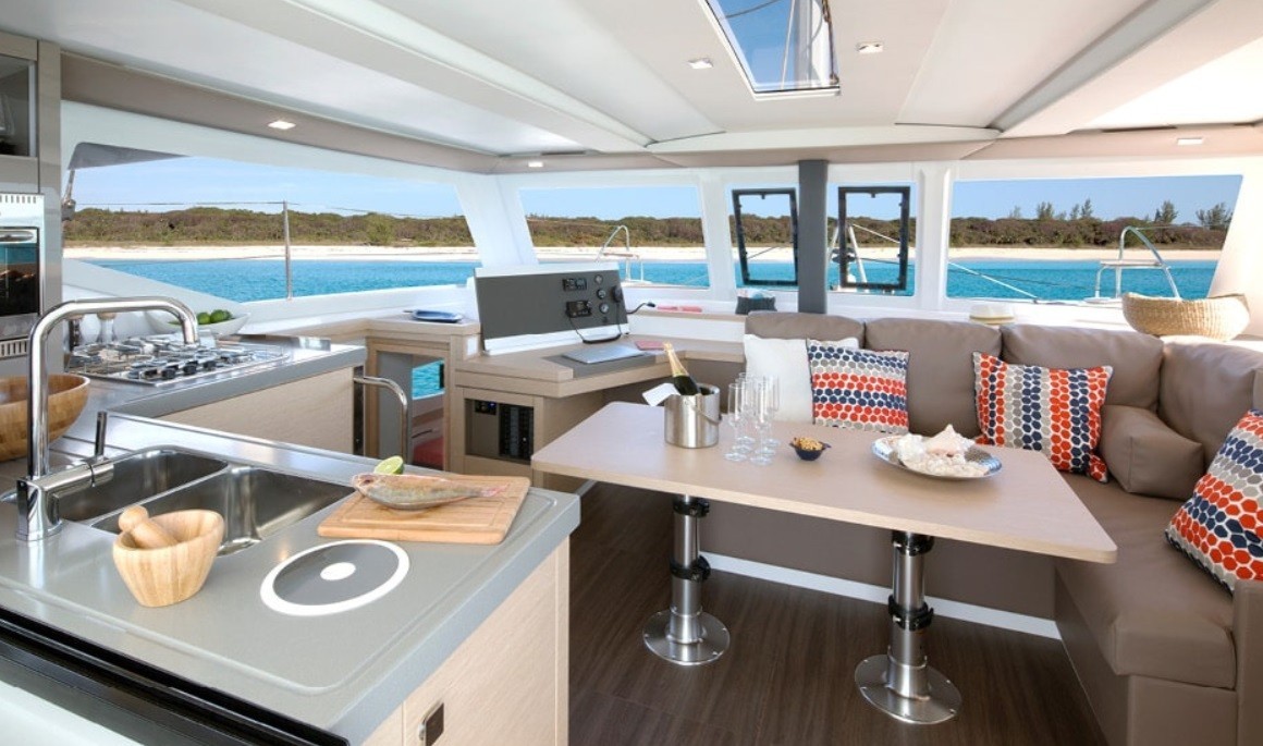 Fountaine Pajot Lucia 40 - Happy Hour