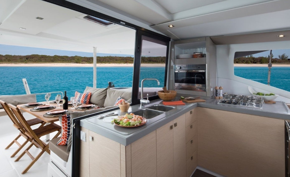 Fountaine Pajot Lucia 40 - Happy Hour