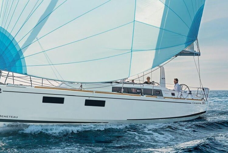 Oceanis 38.1 - Follia - 2019