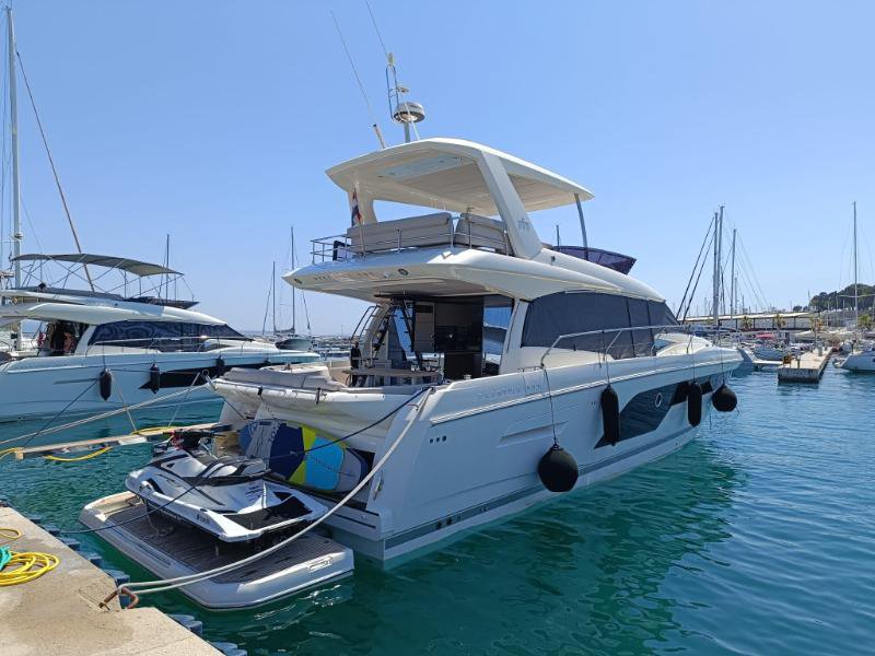 Prestige 590 Flybridge - 3 + 1 cab. - Tereza - 2019