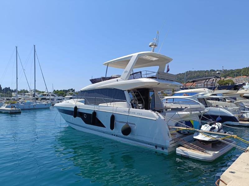 Prestige 590 Flybridge - 3 + 1 cab. - Tereza - 2019