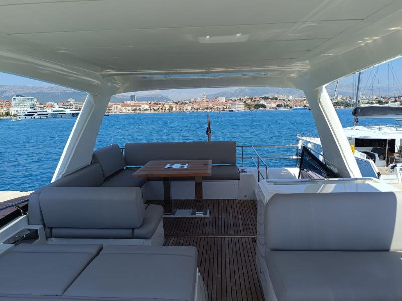 Prestige 590 Flybridge - 3 + 1 cab. - Tereza - 2019