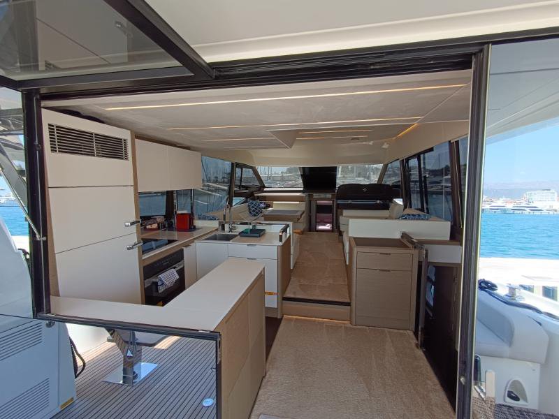 Prestige 590 Flybridge - 3 + 1 cab. - Tereza - 2019