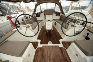 Sun Odyssey 379 - 2 cab. - Mitis - 2015